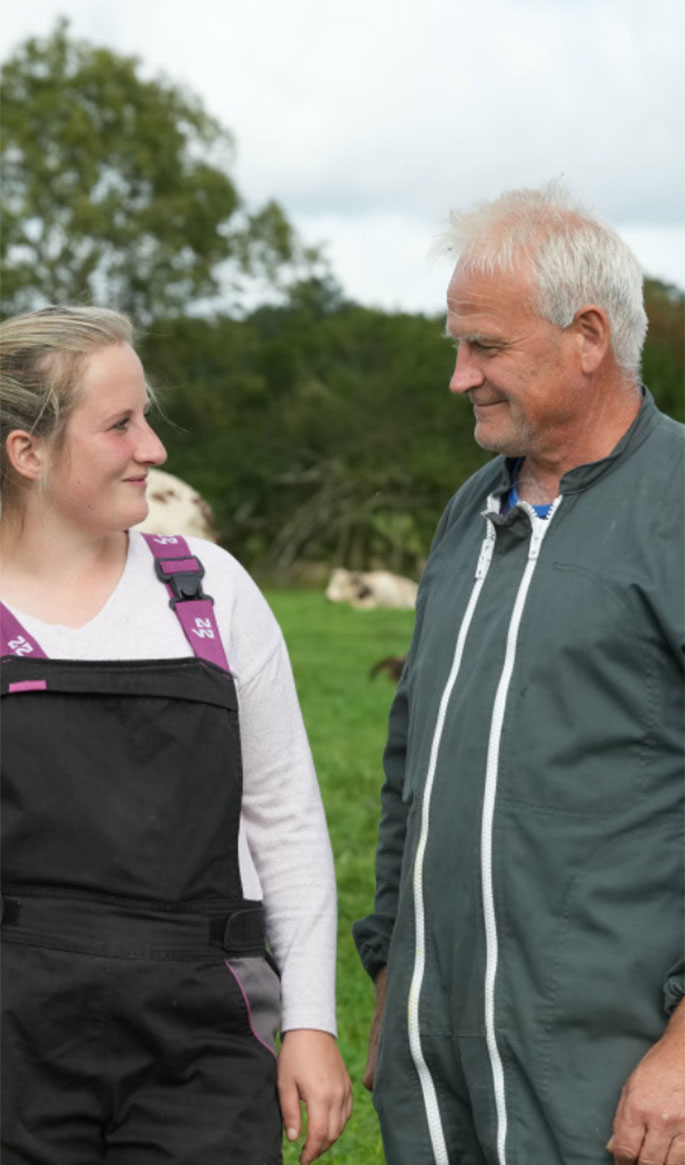 Lucie and François, breeders, next to Oreillette