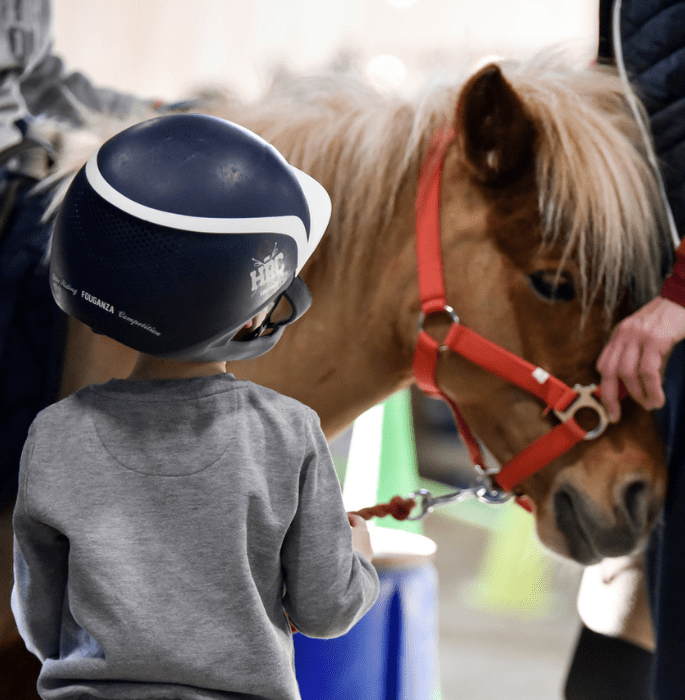 child-and-poney